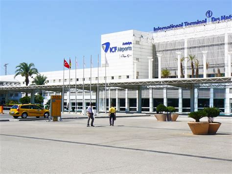 Antalya havalimanı dükkanlar